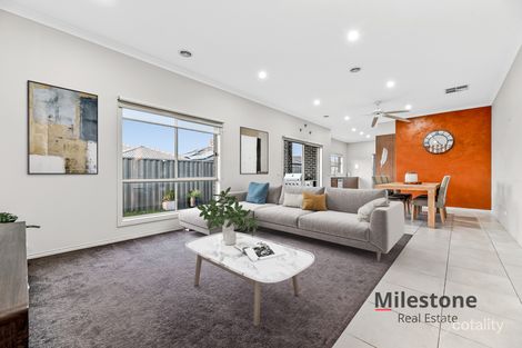 Property photo of 102 Linsell Boulevard Cranbourne East VIC 3977