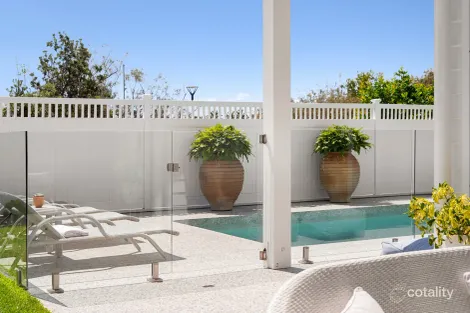 Property photo of 20 Oceania Way Paradise Point QLD 4216