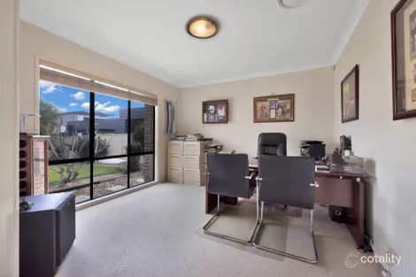 Property photo of 5 Cedar Place Broadbeach Waters QLD 4218
