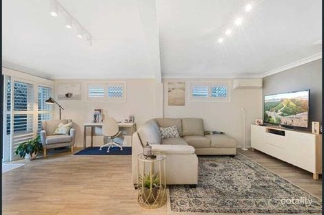 11 Colington St, Mansfield, QLD 4122