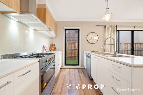 Property photo of 43 Merryfield Circuit Williams Landing VIC 3027