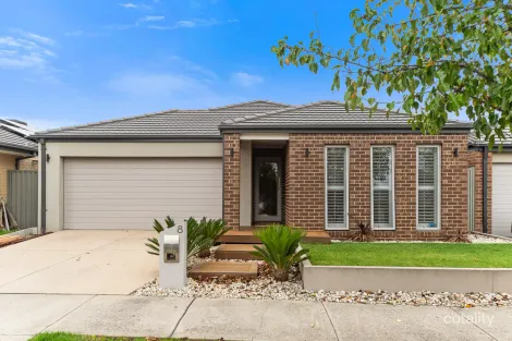 Property photo of 8 Stark Circuit Cranbourne East VIC 3977