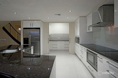 Property photo of 7 Ferrymans Court Helensvale QLD 4212