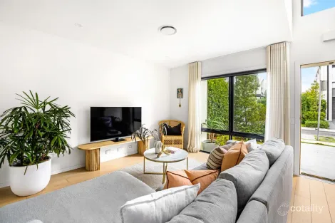 Property photo of 73 Chambers Circuit Warriewood NSW 2102