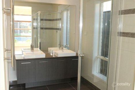 Property photo of 5 Westphalian Rise Clyde North VIC 3978