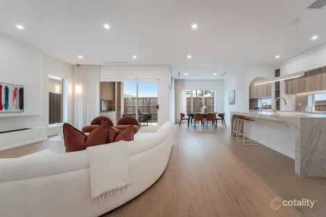 Property photo of 39 Malkari Circuit Greenvale VIC 3059