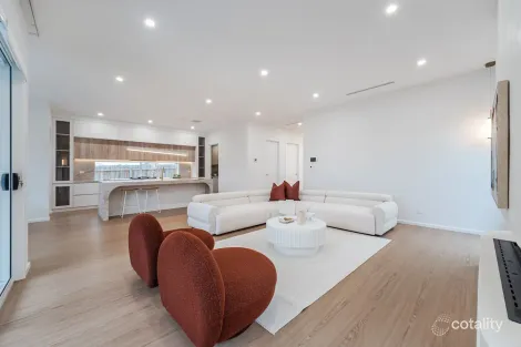 Property photo of 39 Malkari Circuit Greenvale VIC 3059