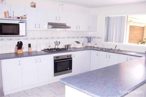 Property photo of 98 Springlake Avenue Caroline Springs VIC 3023