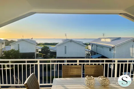 Property photo of 17 Beachside Drive Caves Beach NSW 2281