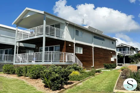 Property photo of 17 Beachside Drive Caves Beach NSW 2281