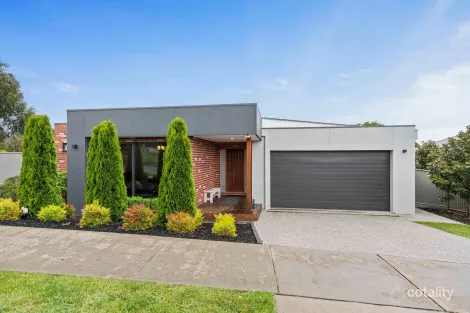 Property photo of 1 Locmor Drive Brown Hill VIC 3350