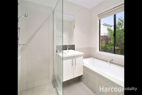 Property photo of 18 Shearwater Place Mernda VIC 3754