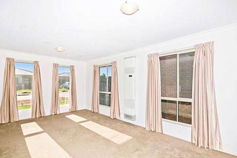 Property photo of 14 Ida Birchall Crescent Macgregor ACT 2615