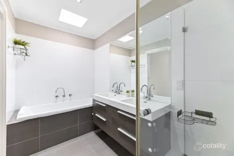 Property photo of 1/239 Blackburn Road Blackburn South VIC 3130