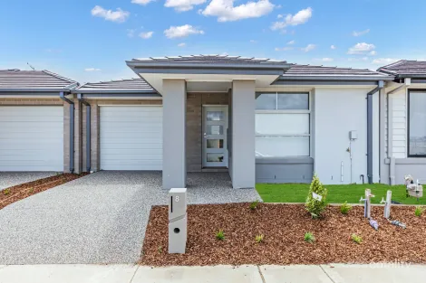 8 Leger St, Manor Lakes, VIC 3024