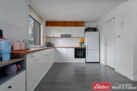 Property photo of 19 Simmons Place Kelso NSW 2795
