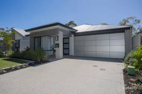 Property photo of 11 Larapinta Parkway Wanneroo WA 6065