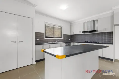 Property photo of 12 Feather Place Point Cook VIC 3030