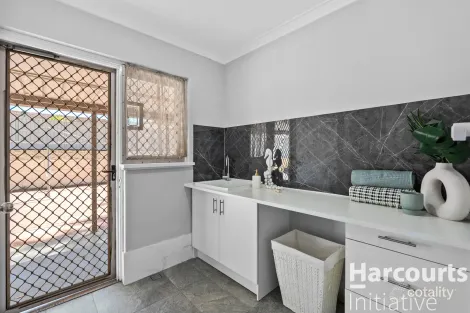 Property photo of 43 Rochester Circle Balga WA 6061