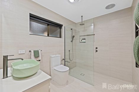 Property photo of 2 Warraview Close Warragul VIC 3820