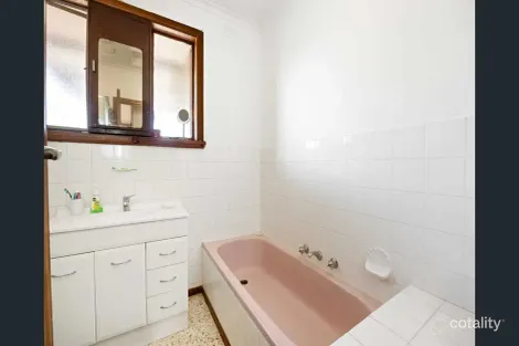 Property photo of 16 Avondale Avenue St Albans VIC 3021