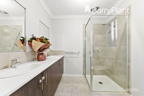 Property photo of 19 Zenith Street Pakenham VIC 3810