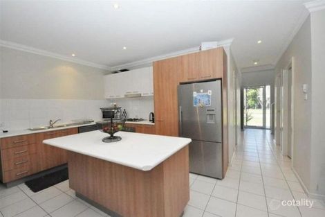 Property photo of 8 Viewbank Circuit Roxburgh Park VIC 3064