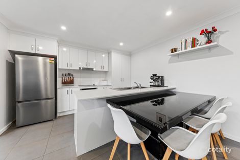 Property photo of 21 Carroll Walk Pakenham VIC 3810