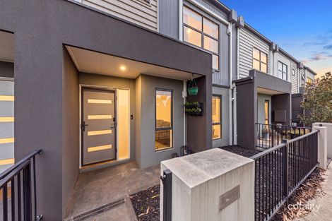 Property photo of 21 Carroll Walk Pakenham VIC 3810