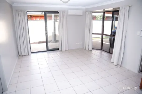 Property photo of 2/9 Napper Road Arundel QLD 4214