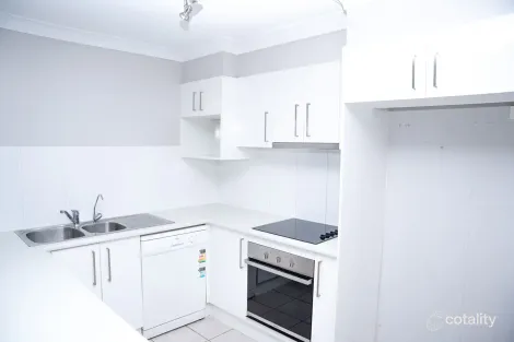 Property photo of 2/9 Napper Road Arundel QLD 4214