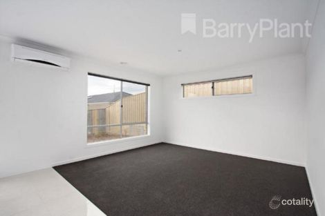 Property photo of 5 McKenna Place Pakenham VIC 3810