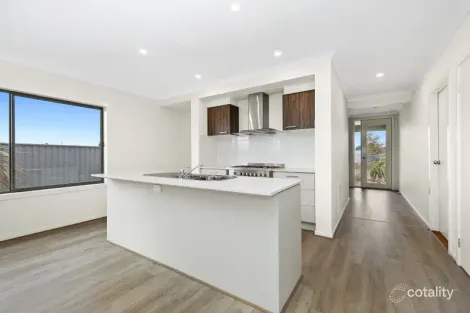 Property photo of 12 Limetree Way Lake Gardens VIC 3355