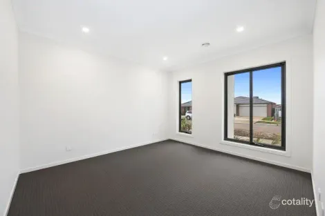 Property photo of 12 Limetree Way Lake Gardens VIC 3355