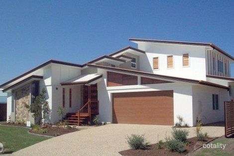 19 North Beach Pl, Mudjimba, QLD 4564