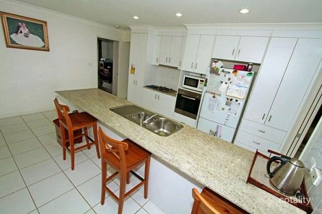 Property photo of 5 Parkview Drive Rosslyn QLD 4703