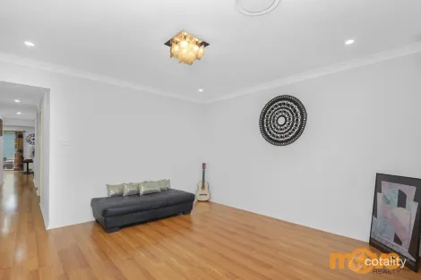 Property photo of 4 Webb Place Minto NSW 2566