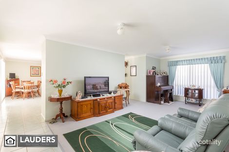 Property photo of 17 Ivy Crescent Old Bar NSW 2430