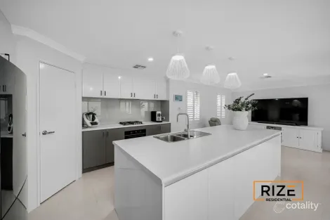 Property photo of 18A Ripplevale Circle Carramar WA 6031