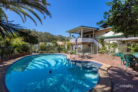 83 Ridgeway Ave, Southport, QLD 4215