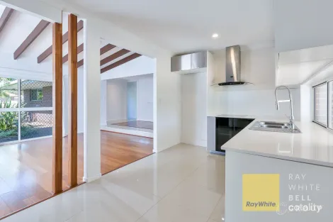 Property photo of 9 Essendon Close Arundel QLD 4214