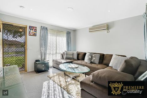 Property photo of 8 Crystal Gardens Cranbourne West VIC 3977