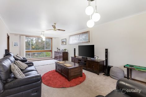 Property photo of 2 Darly Glen Greensborough VIC 3088
