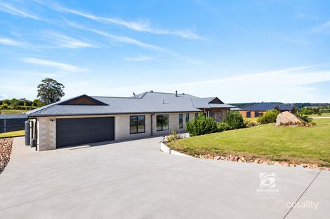 9 Hamilton Dr, Wy Yung, VIC 3875