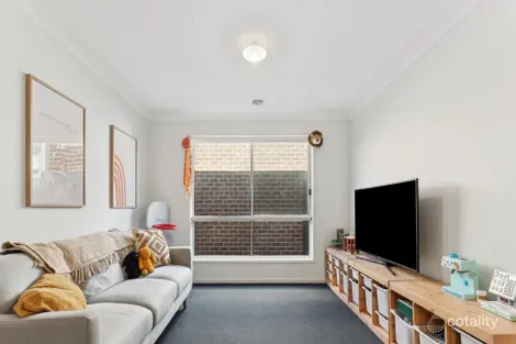 Property photo of 12 Pinebank Street Werribee VIC 3030