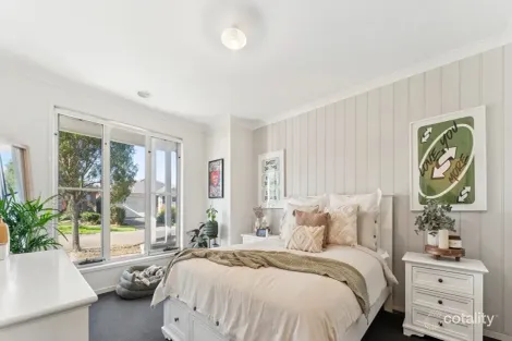 Property photo of 12 Pinebank Street Werribee VIC 3030
