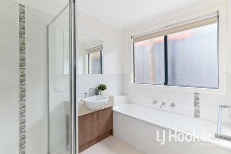 Property photo of 61 Leigh Drive Pakenham VIC 3810