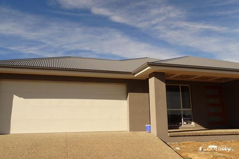 Property photo of 21 Kite Place Wodonga VIC 3690