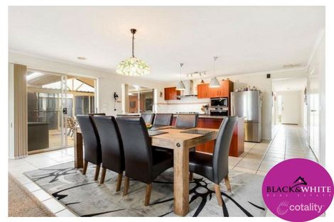 Property photo of 8 Burley Court Manor Lakes VIC 3024