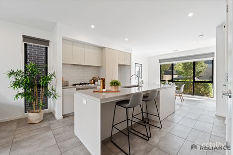 Property photo of 33 Oakden Crescent St Albans VIC 3021